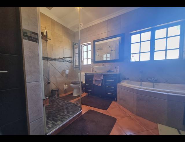 3 BEDROOM HOUSE FOR SALE IN VANDERBIJLPARK SE 4